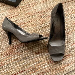 Tahari Elegant Gray Peep Toe Heels